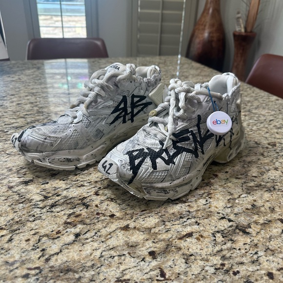 Balenciaga men’s graffiti runners - Picture 1 of 9